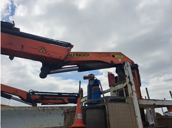 Leasing de RENAULT Kerax 370dci 4x4 plateau grue Palfinger pk29002 RENAULT Kerax 370dci 4x4 plateau grue Palfinger pk29002: foto 2