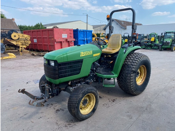 Tractor JOHN DEERE