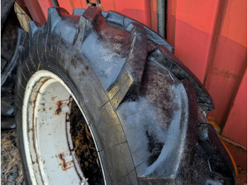 Neumático Renkaat 12.4R28 vannekehillä: foto 3