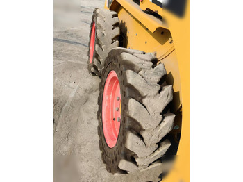 Minicargadora CATERPILLAR 226B: foto 4