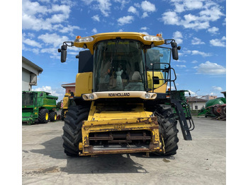 Cosechadora de granos NEW HOLLAND MIETITREBBIA CX 8080: foto 3