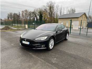 Sedan TESLA