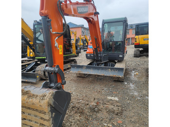 Miniexcavadora DOOSAN DX60