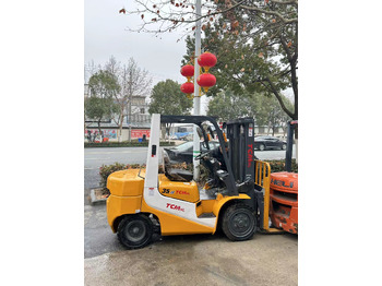 Carretilla elevadora diésel TCM