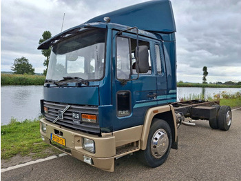 Camión chasis VOLVO FL
