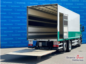 Camión caja cerrada SCANIA P 320 DB6x2*4MNB RETARDER FULL AIR 8T TAIL LIFT 2T: foto 2
