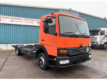 Camión chasis Mercedes-Benz Atego 823L DAY CAB (6-CILINDER) 4x2 CHASSIS (MANUAL GEARBOX / SPER DIFFERENTIAL / 6-CILINDER ENGINE): foto 2