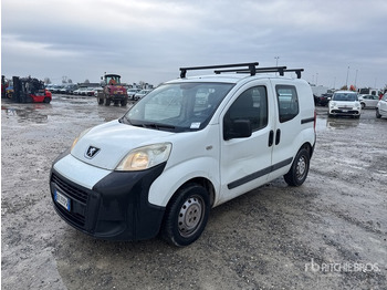 Camión caja cerrada PEUGEOT