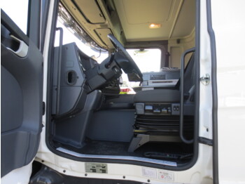 Foto del interior 1: Camión cisterna SCANIA G410