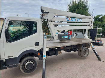 Camión con plataforma elevadora