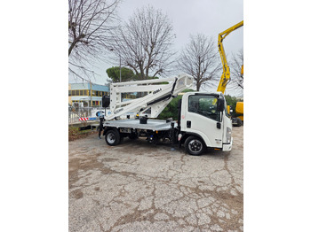 Camión con plataforma elevadora