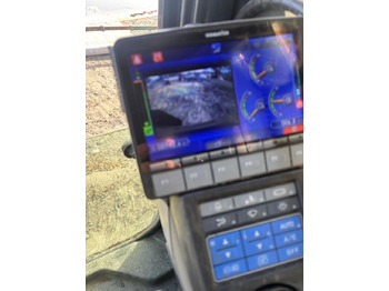 Excavadora de cadenas Komatsu PC240LC-11: foto 5