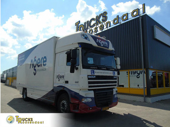 Camión caja cerrada DAF XF 105 460