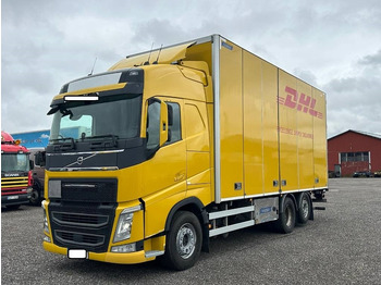 Camión caja cerrada VOLVO FH