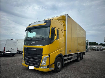 Camión caja cerrada VOLVO FH