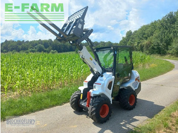 Miniexcavadora BOBCAT L28
