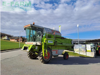 Cosechadora de granos CLAAS Dominator