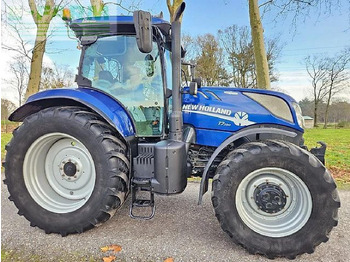 Tractor NEW HOLLAND T7.225