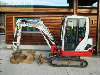Miniexcavadora TAKEUCHI