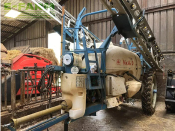 Pulverizador arrastrado