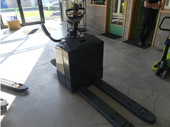 Transpaleta Transpalette accompagnant porté debout Crown WT3020: foto 4