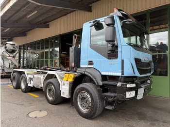 Camión multibasculante IVECO Trakker