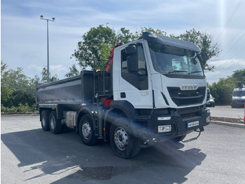Camión volquete IVECO Trakker