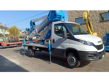 Camión con plataforma elevadora SOCAGE