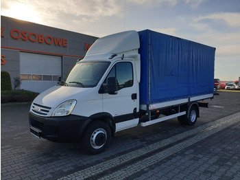 Furgoneta con lona IVECO Daily