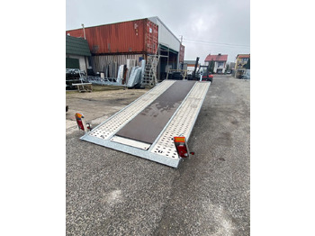 Remolque portavehículos Niewiadów Saturn 4,5 x 2,10 sklejka: foto 3 Remolque portavehículos Niewiadów Saturn 4,5 x 2,10 sklejka: foto 3