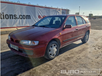 Coche NISSAN