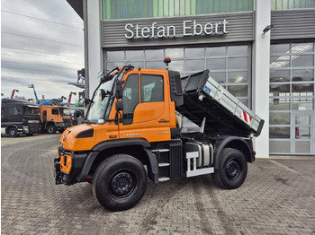 Camión volquete UNIMOG