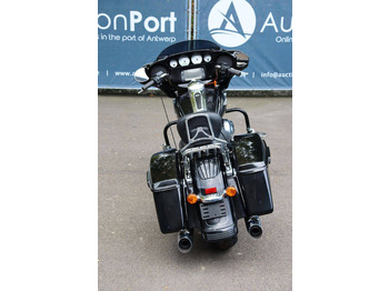 Motocicleta Harley-Davidson Street Glide: foto 5 Motocicleta Harley-Davidson Street Glide: foto 5