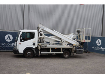 Camión con plataforma elevadora RENAULT Maxity
