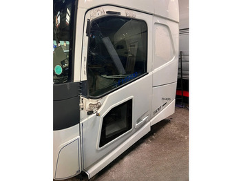 Puerta y piezas VOLVO FH