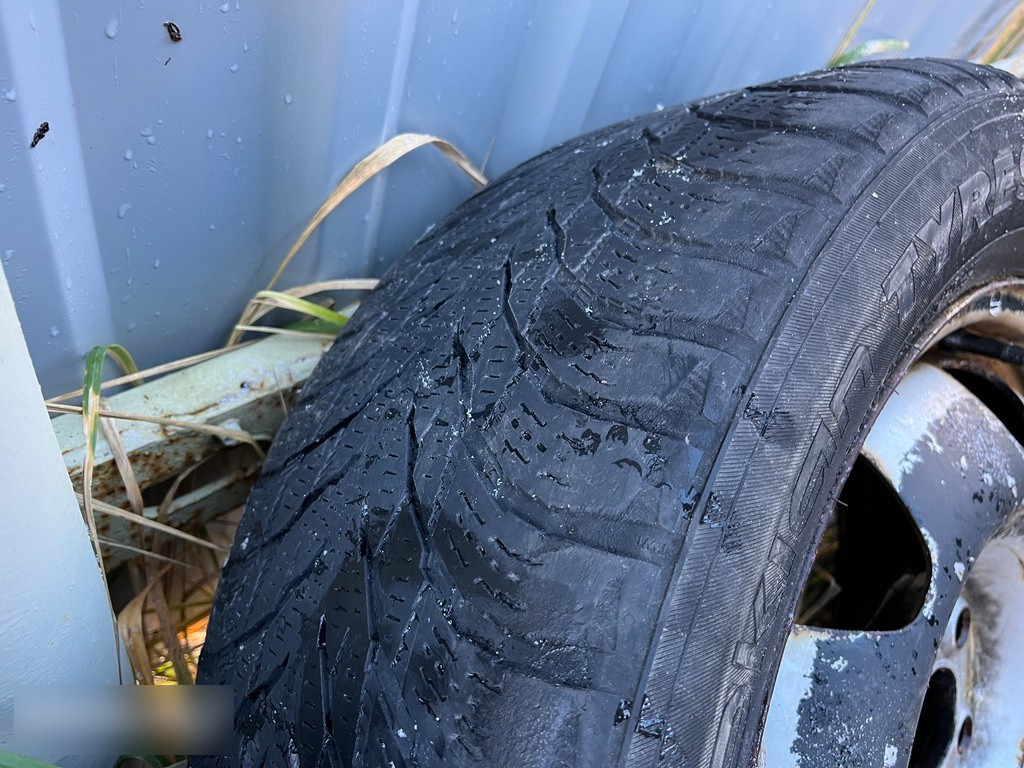 Veljekomplekt rehvidega M+S 235/55/R17 - Rueda completa: foto 4 Veljekomplekt rehvidega M+S 235/55/R17 - Rueda completa: foto 4