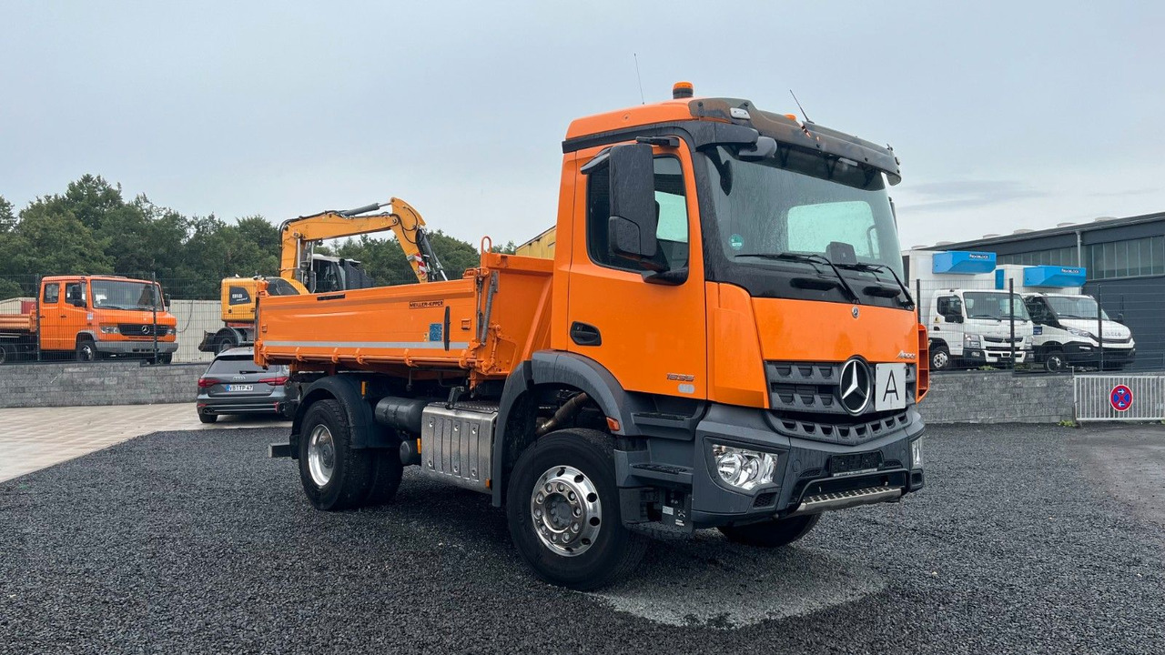 Mercedes-Benz Arocs 1835 Dreiseitenkipper Meiller - Camión volquete: foto 3 Mercedes-Benz Arocs 1835 Dreiseitenkipper Meiller - Camión volquete: foto 3