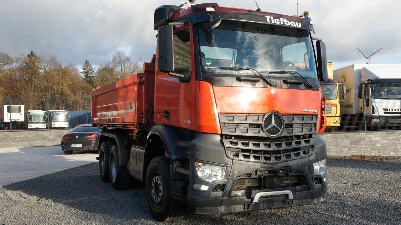 Mercedes-Benz Arocs 2653 Dreiseitenkipper Meiller Bordmatik - Camión volquete: foto 3 Mercedes-Benz Arocs 2653 Dreiseitenkipper Meiller Bordmatik - Camión volquete: foto 3