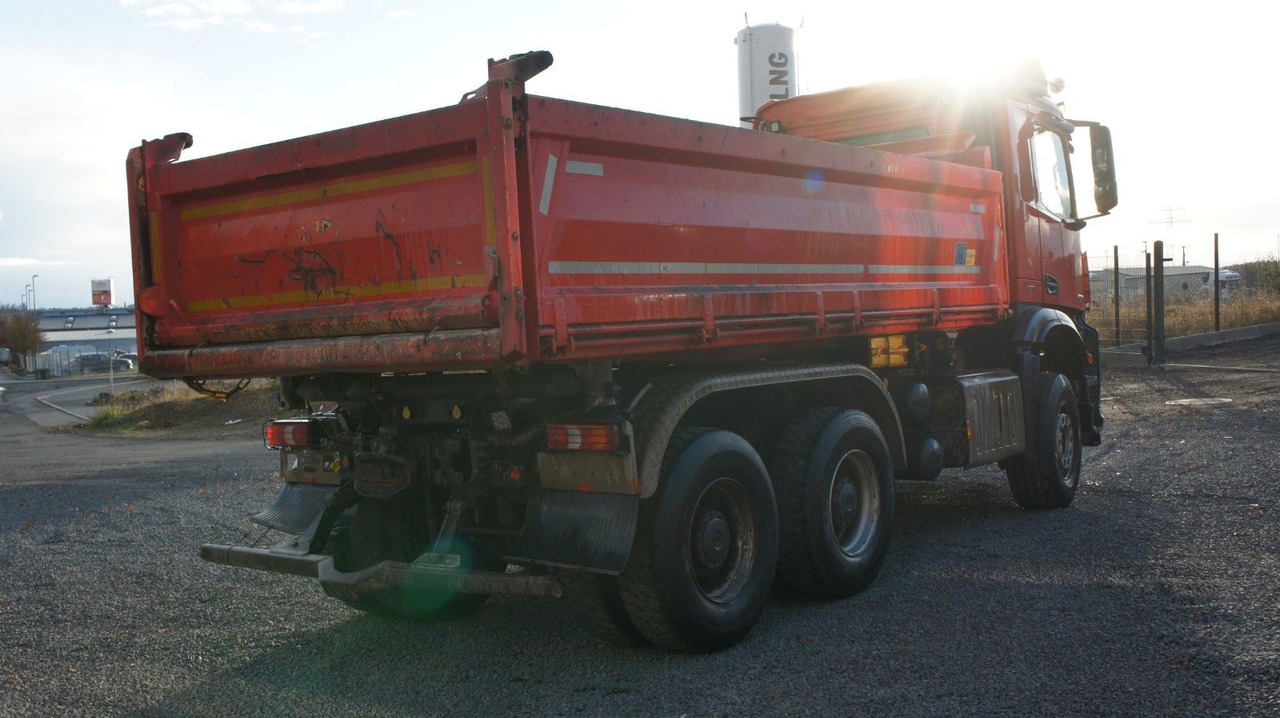 Mercedes-Benz Arocs 2653 Dreiseitenkipper Meiller Bordmatik - Camión volquete: foto 4 Mercedes-Benz Arocs 2653 Dreiseitenkipper Meiller Bordmatik - Camión volquete: foto 4