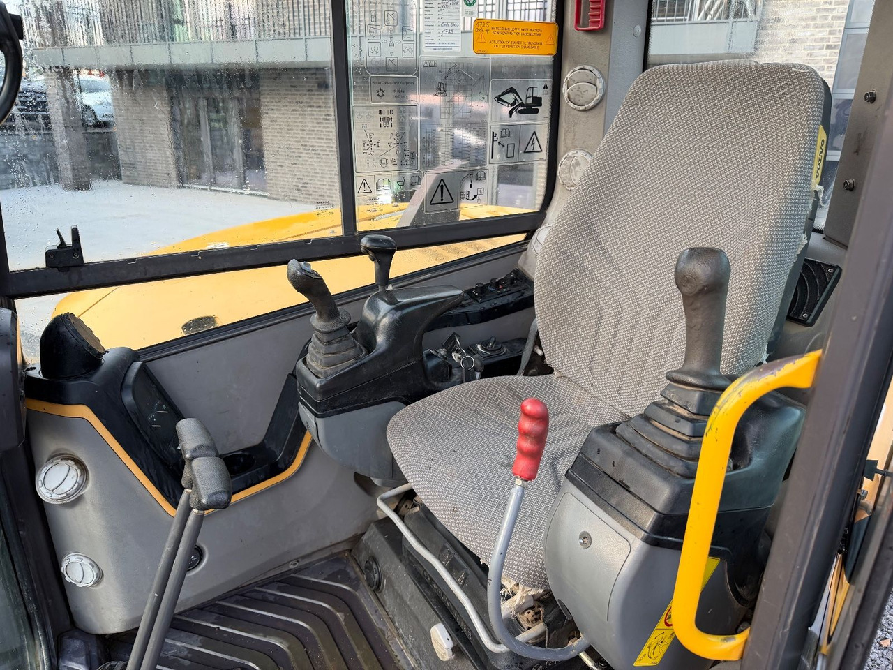 Miniexcavadora Volvo ECR 88 D Verstellauslger OQ Oilquick: foto 17