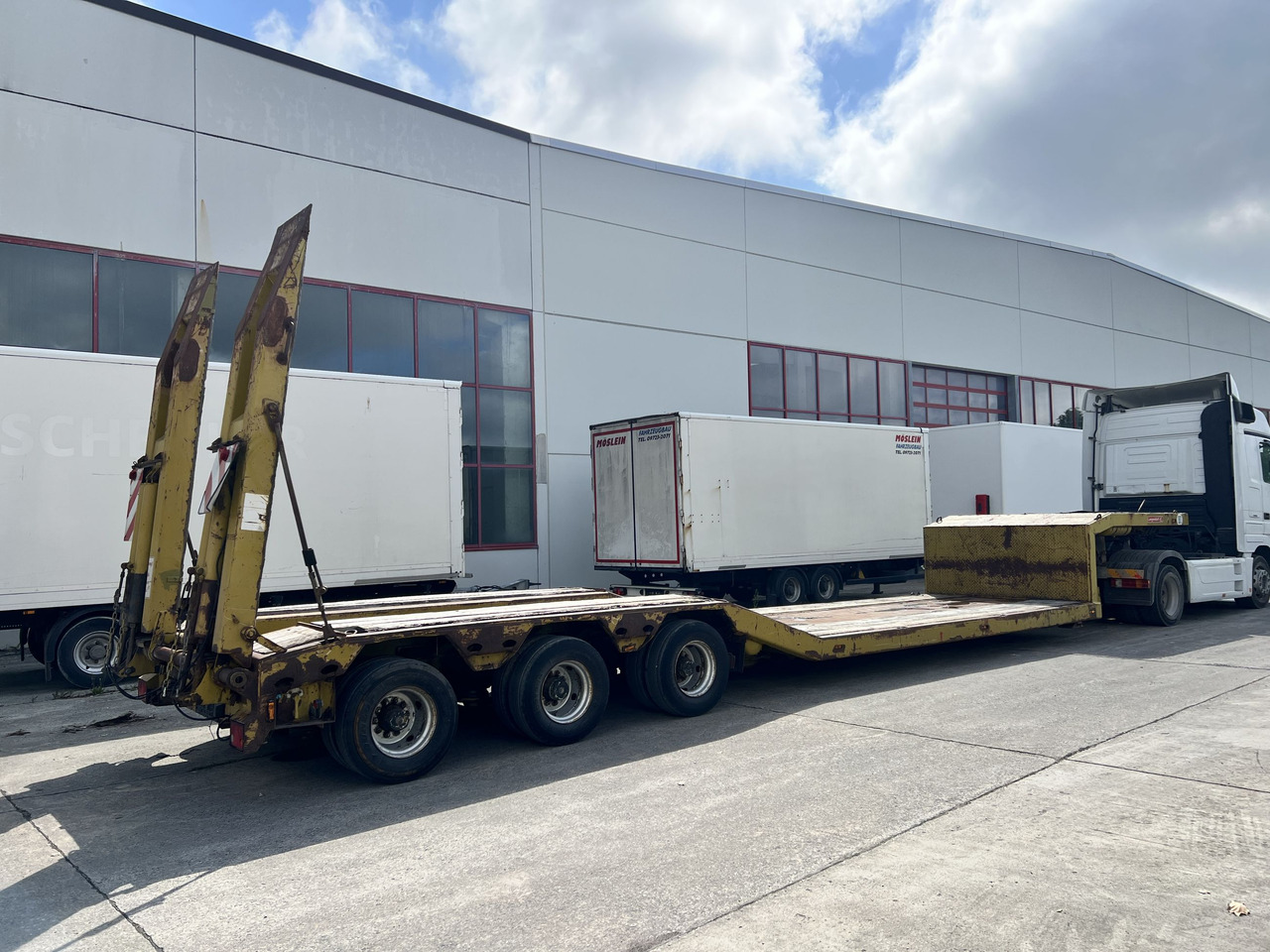 LANGENDORF SATBUE 30/38  3 Achs Tiefbett- Satteltieflader - Semirremolque góndola rebajadas: foto 2 LANGENDORF SATBUE 30/38  3 Achs Tiefbett- Satteltieflader - Semirremolque góndola rebajadas: foto 2