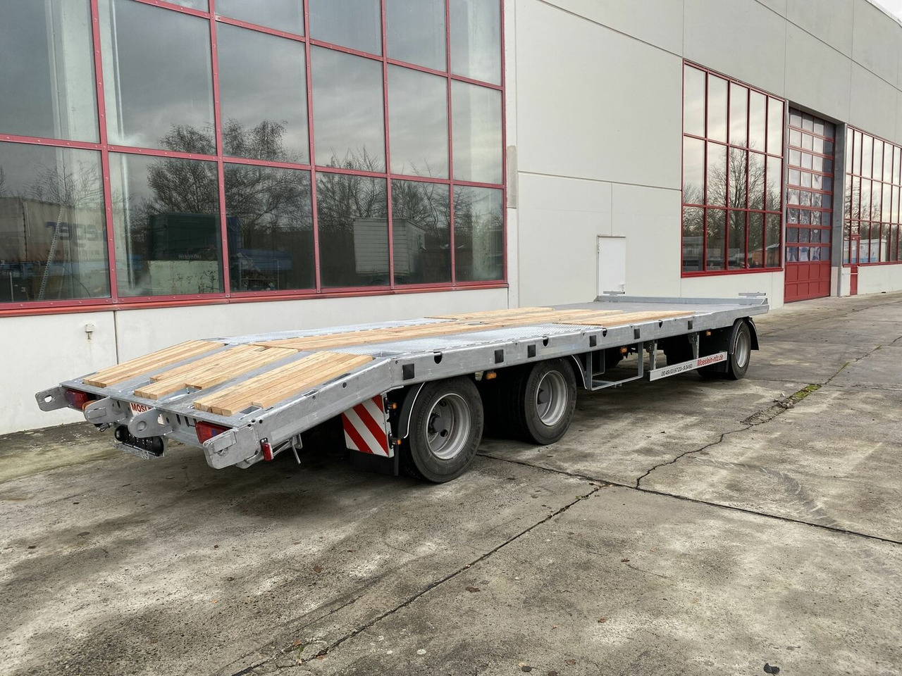 Möslein 3 Achs Tieflader gerader Ladefläche 9 m, Neufah - Remolque góndola rebajadas: foto 4 Möslein 3 Achs Tieflader gerader Ladefläche 9 m, Neufah - Remolque góndola rebajadas: foto 4
