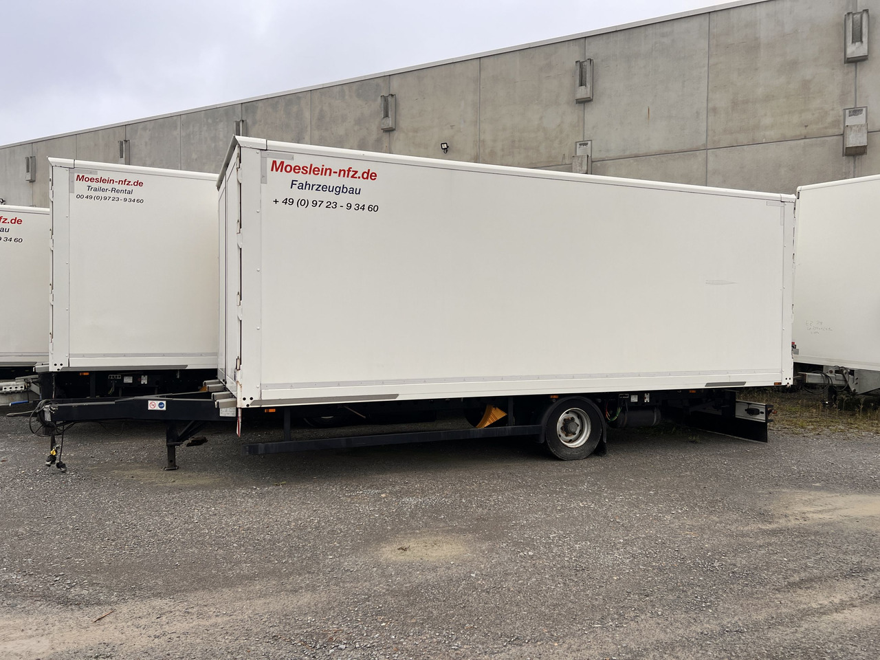 Möslein EK 1- D 7,3 1 Achs Kofferanhänger Durchladen7,08 m lang - Remolque caja cerrada: foto 1 Möslein EK 1- D 7,3 1 Achs Kofferanhänger Durchladen7,08 m lang - Remolque caja cerrada: foto 1