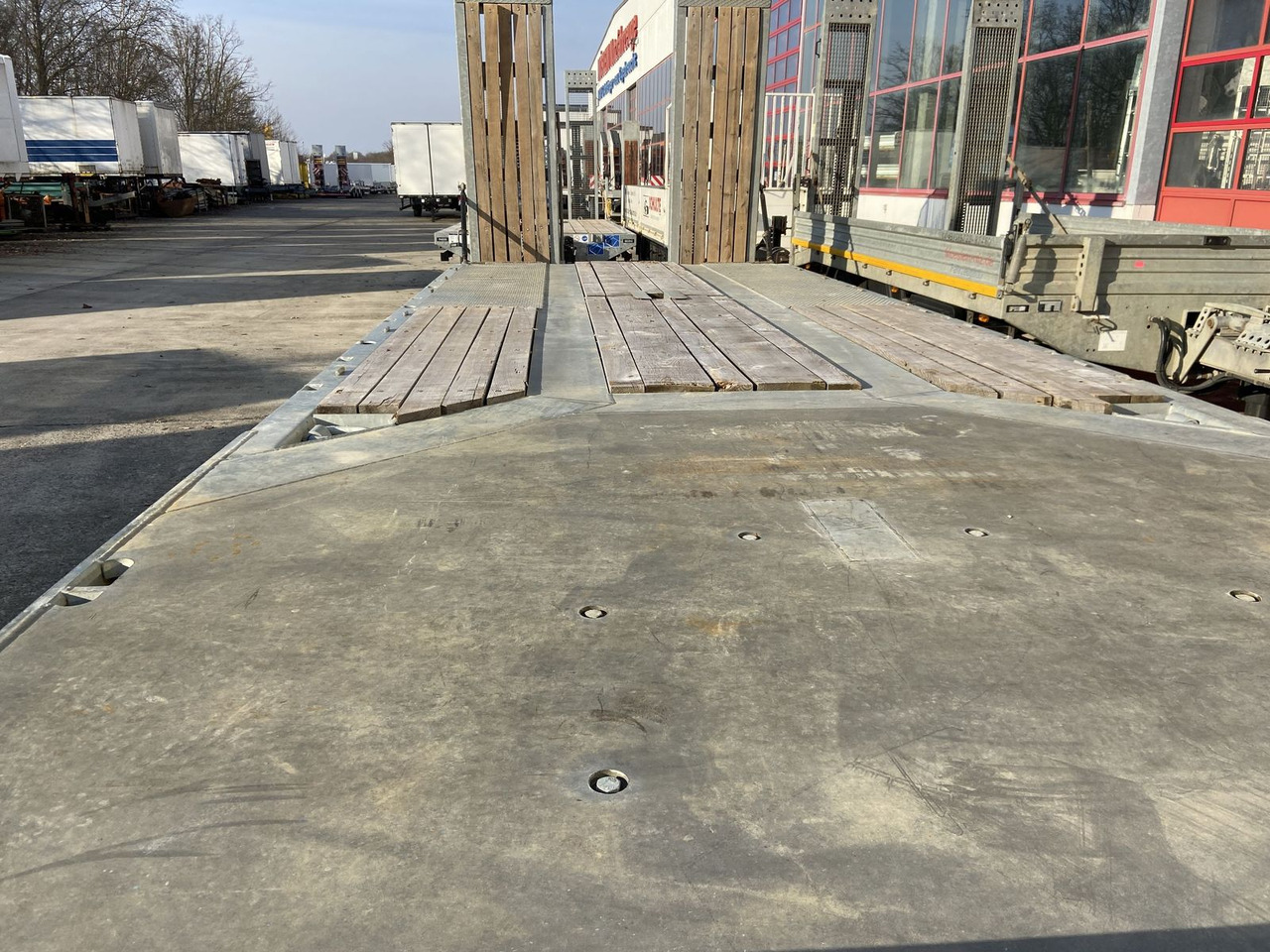 Möslein Neuwertig 3 Achs Tieflader 8,10 m Ladefläche - Remolque góndola rebajadas: foto 3 Möslein Neuwertig 3 Achs Tieflader 8,10 m Ladefläche - Remolque góndola rebajadas: foto 3