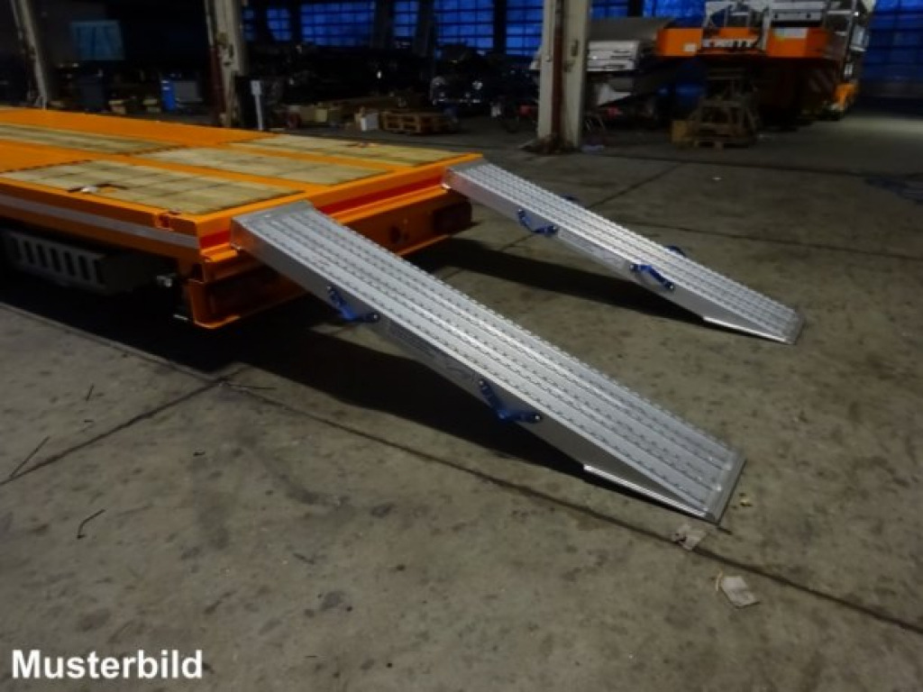 Möslein ST 3 Plato 8,7 3 Achs Satteltieflader Plato 45 t GGfür Fertigteile, Baumaschinen - Semirremolque góndola rebajadas: foto 2 Möslein ST 3 Plato 8,7 3 Achs Satteltieflader Plato 45 t GGfür Fertigteile, Baumaschinen - Semirremolque góndola rebajadas: foto 2