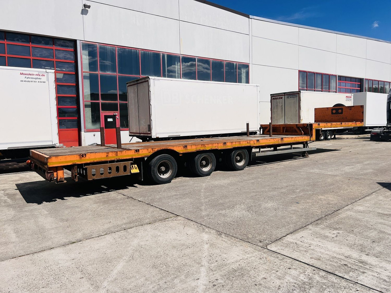 Möslein STO 3 Schwebheim 3 Achs Satteltieflader Plato 45 t GGfür Fertigteile, Baumaschinen oder Container - Semirremolque góndola rebajadas: foto 2 Möslein STO 3 Schwebheim 3 Achs Satteltieflader Plato 45 t GGfür Fertigteile, Baumaschinen oder Container - Semirremolque góndola rebajadas: foto 2