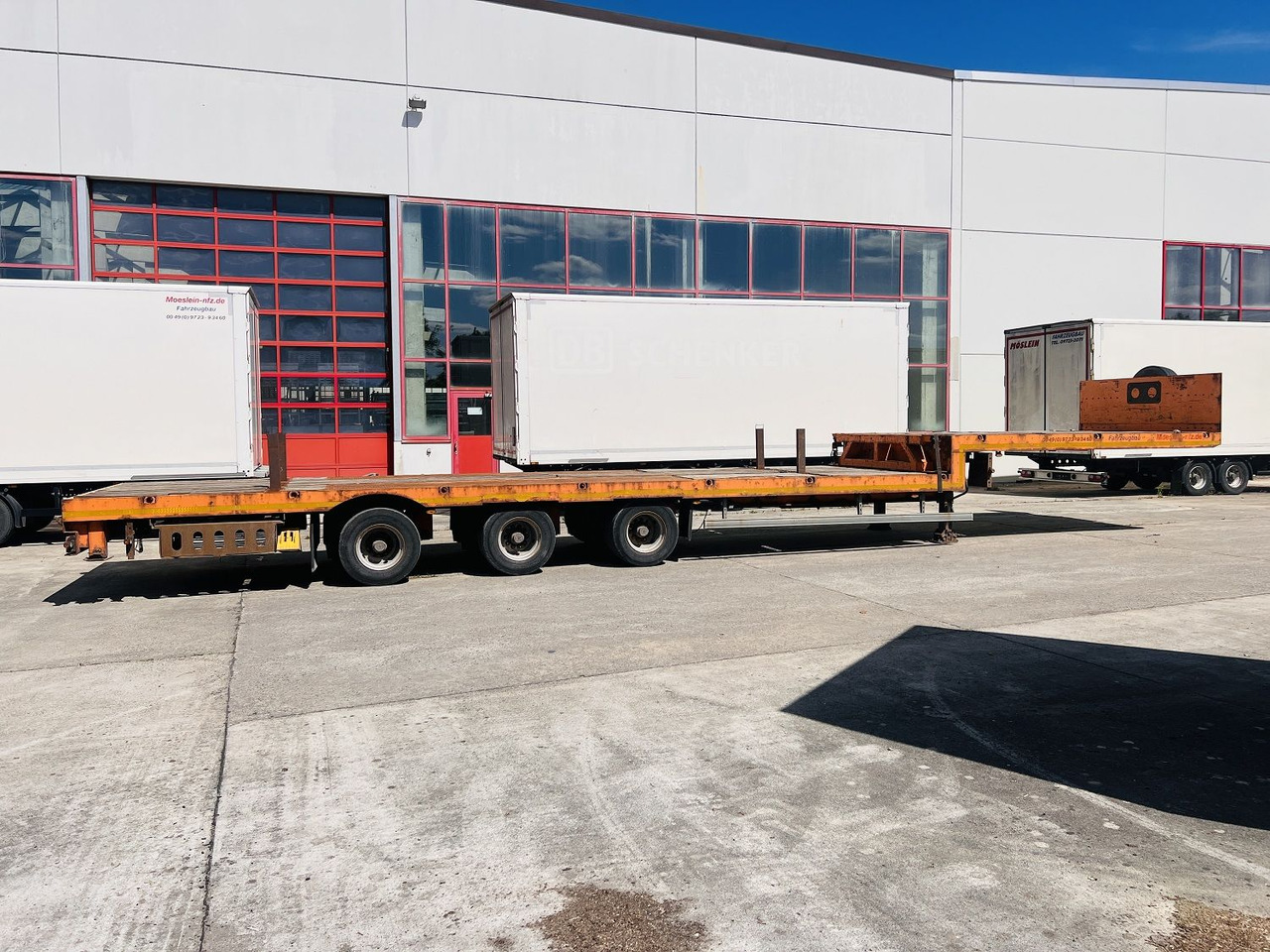 Möslein STO 3 Schwebheim 3 Achs Satteltieflader Plato 45 t GGfür Fertigteile, Baumaschinen oder Container - Semirremolque góndola rebajadas: foto 1 Möslein STO 3 Schwebheim 3 Achs Satteltieflader Plato 45 t GGfür Fertigteile, Baumaschinen oder Container - Semirremolque góndola rebajadas: foto 1