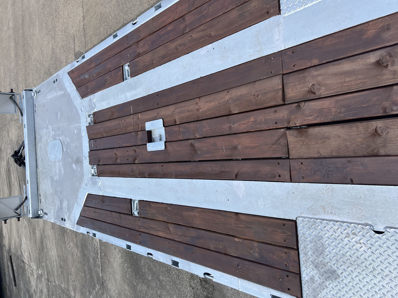 Möslein T 3-9,20 F 3 Achs Tieflader mit gerader Ladefläche 9 m, Neufahrzeug - Remolque góndola rebajadas: foto 2 Möslein T 3-9,20 F 3 Achs Tieflader mit gerader Ladefläche 9 m, Neufahrzeug - Remolque góndola rebajadas: foto 2