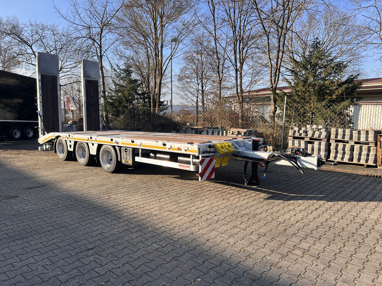 Möslein TT 32 Zugrohr gerade 34 t GG Tridem- Tieflader 3 Achs, gelenktNeufahrzeug - Remolque góndola rebajadas: foto 5 Möslein TT 32 Zugrohr gerade 34 t GG Tridem- Tieflader 3 Achs, gelenktNeufahrzeug - Remolque góndola rebajadas: foto 5