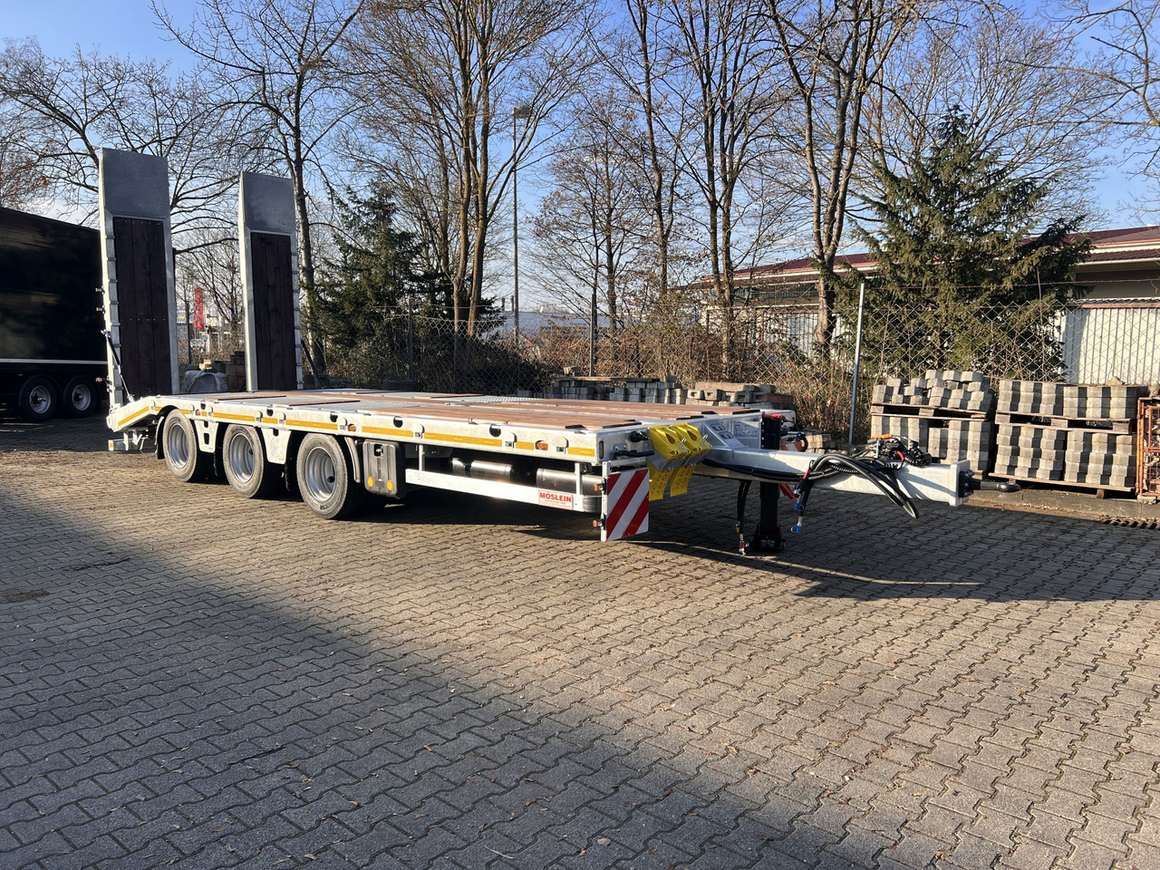 Möslein TT 34 Zugrohr Gerade 34 t GG Tridem- Tieflader 3 Achs, gelenktNeufahrzeug - Remolque góndola rebajadas: foto 3 Möslein TT 34 Zugrohr Gerade 34 t GG Tridem- Tieflader 3 Achs, gelenktNeufahrzeug - Remolque góndola rebajadas: foto 3